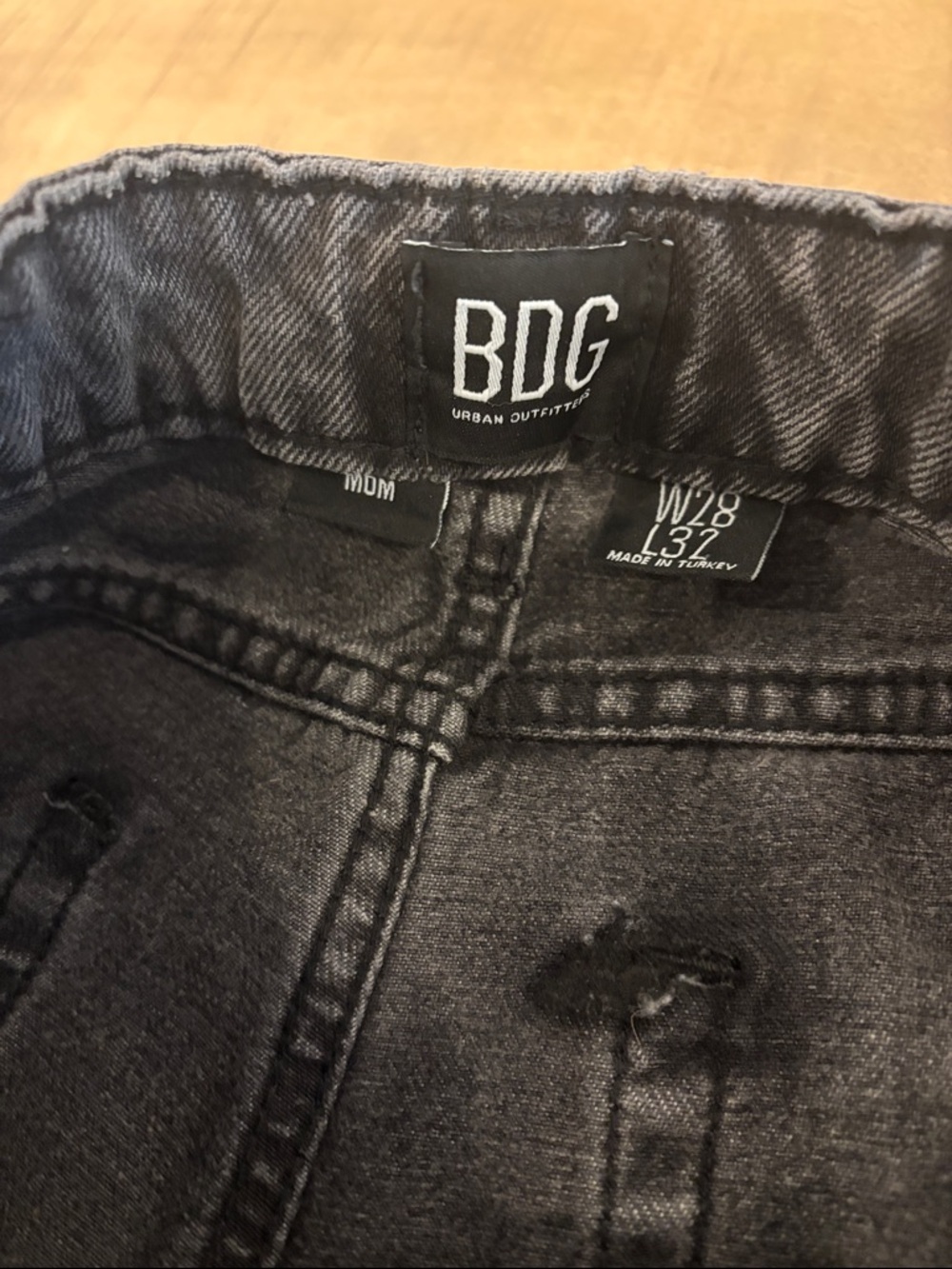 BDG Urban Outfitters Washed Black Mom Jeans Denim 100% Cotton W 28 L 32 - Picture 4 of 7